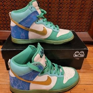 Used Nike Dunks 6.0 size 7
